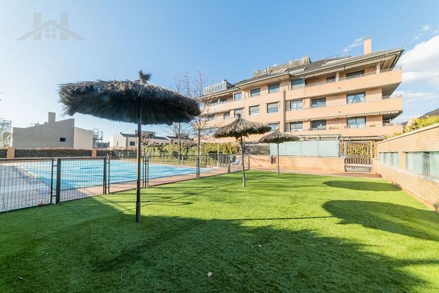 Foto 1 de Pis en venda a calle Salvador Dalí de 3 habitacions amb terrassa i piscina