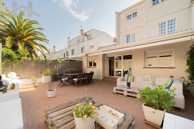 Foto 1 de Casa en venda a calle Isla de la Toja de 5 habitacions amb terrassa i piscina