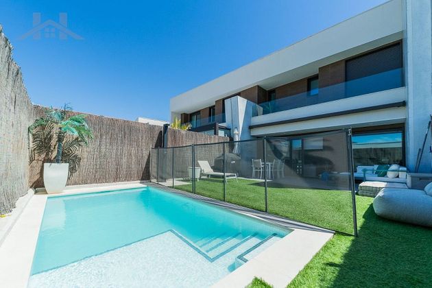 Foto 1 de Casa en lloguer a Parque Boadilla de 4 habitacions amb terrassa i piscina