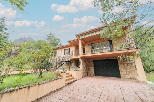 Foto 2 de Xalet en venda a Zaburdón - Monte Escorial de 4 habitacions amb terrassa i piscina