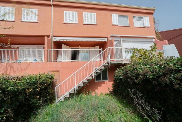 Foto 2 de Casa adossada en venda a calle Teresa Berganza de 3 habitacions amb terrassa i piscina