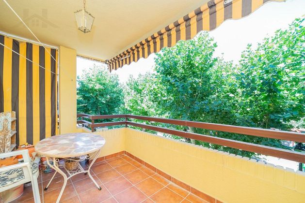 Foto 2 de Piso en venta en Centro - Manguilla de 3 habitaciones con terraza y piscina