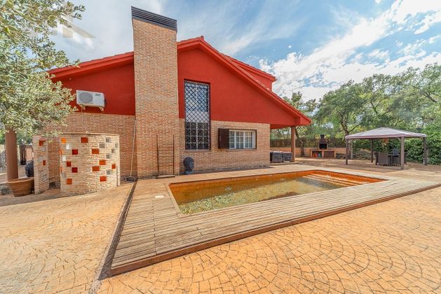 Foto 1 de Venta de chalet en Casa Amarilla de 5 habitaciones con piscina y garaje