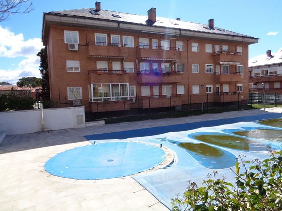 Foto 1 de Àtic en venda a Villalba Estación de 2 habitacions amb piscina i jardí