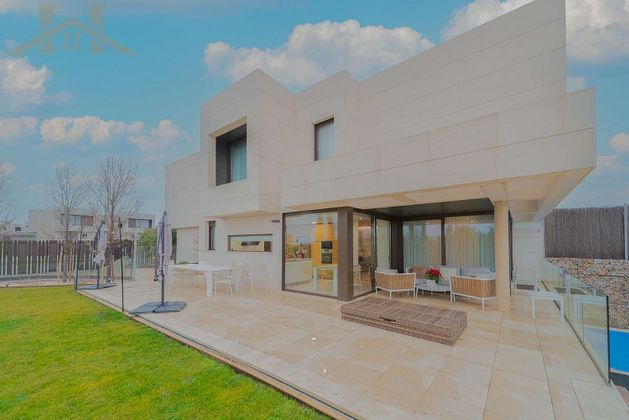 Foto 1 de Casa en venda a calle Satelites de 6 habitacions amb terrassa i piscina