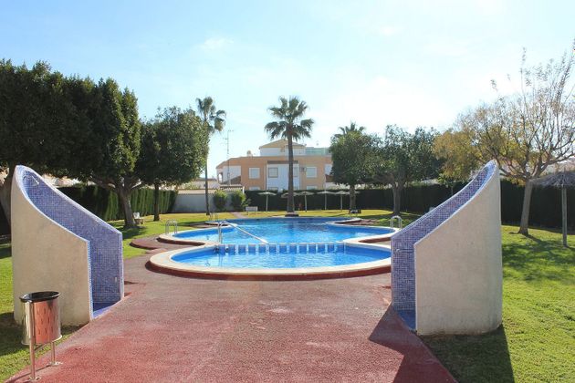 Foto 1 de Ático en venta en La Siesta - El Salado - Torreta de 2 habitaciones con terraza y piscina