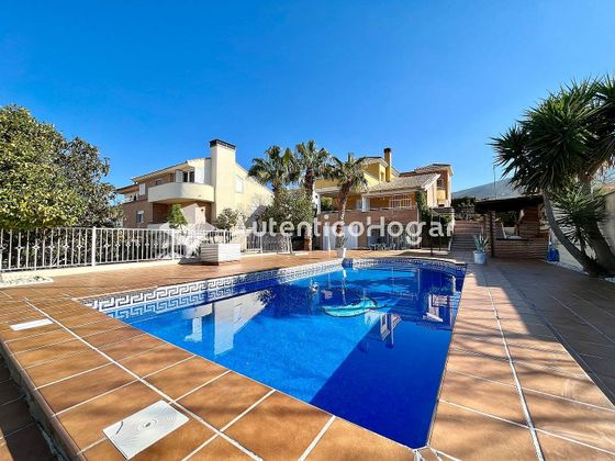 Foto 2 de Chalet en venta en Guardia de Jaén (La) de 5 habitaciones con terraza y piscina