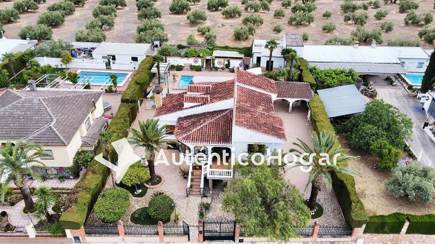 Foto 2 de Chalet en venta en Martos de 5 habitaciones con terraza y piscina