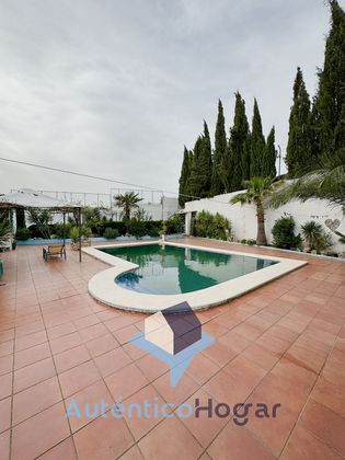 Foto 2 de Venta de casa en Torredonjimeno de 4 habitaciones con terraza y piscina