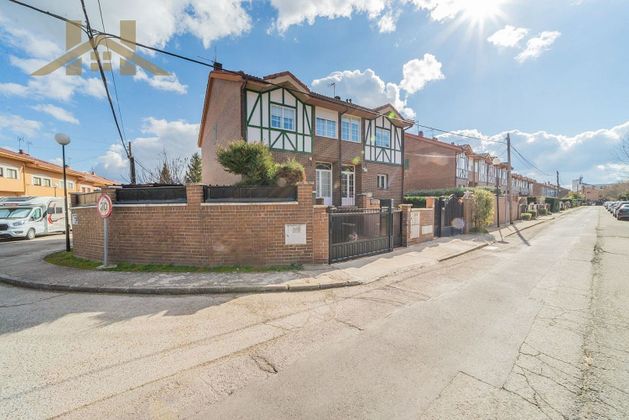Foto 1 de Casa adossada en venda a Guadarrama de 5 habitacions amb terrassa i garatge