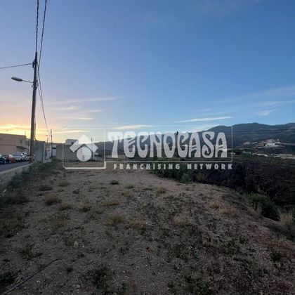 Foto 2 de Terreno en venta en Arico de 1100 m²