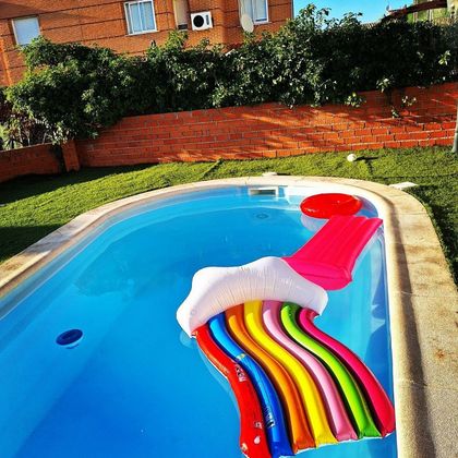 Foto 1 de Venta de casa en Nuevo Aranjuez de 4 habitaciones con piscina y garaje