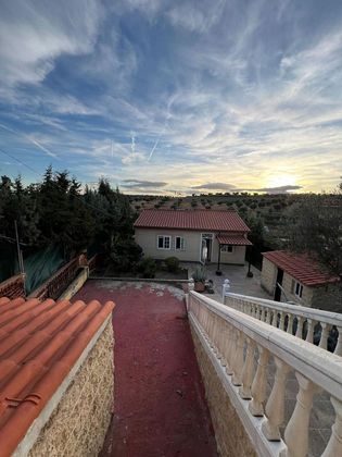 Foto 1 de Venta de casa en Colmenar de Oreja de 5 habitaciones con terraza y piscina