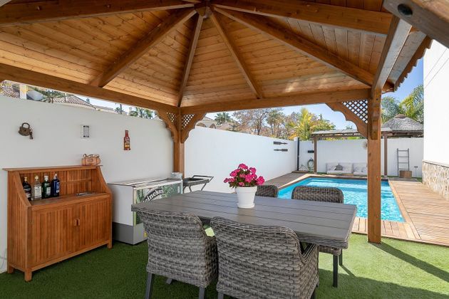 Foto 2 de Xalet en venda a calle De Creta de 5 habitacions amb terrassa i piscina