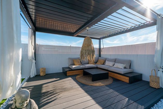 Foto 2 de Piso en venta en calle De Xipre de 3 habitaciones con terraza y piscina