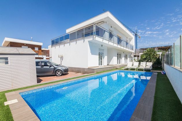 Foto 1 de Casa en venta en calle Malta de 4 habitaciones con terraza y piscina