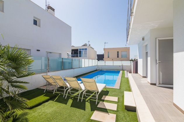 Foto 2 de Casa en venta en calle Malta de 4 habitaciones con terraza y piscina