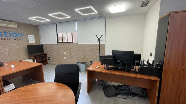 Foto 2 de Alquiler de oficina en calle Del Poeta Guimerá con aire acondicionado y ascensor