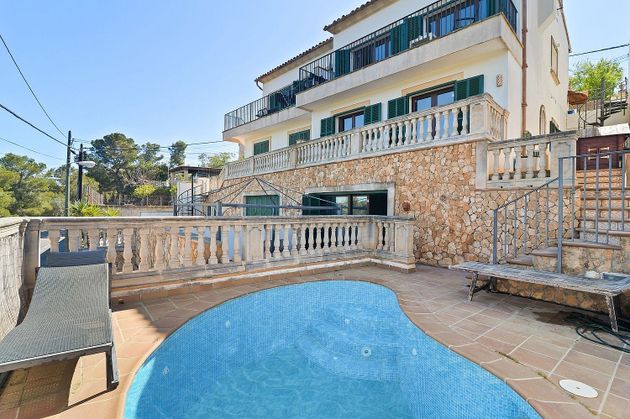 Foto 2 de Casa en venta en Génova de 4 habitaciones con terraza y piscina