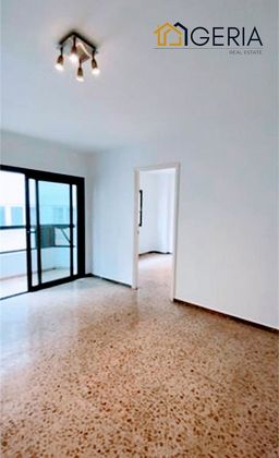 Foto 1 de Pis en venda a calle León y Castillo de 3 habitacions amb balcó i ascensor