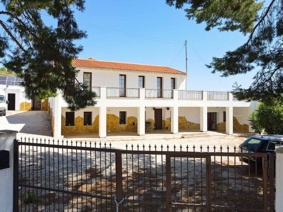 Foto 2 de Chalet en venta en Algueña de 7 habitaciones con terraza y piscina