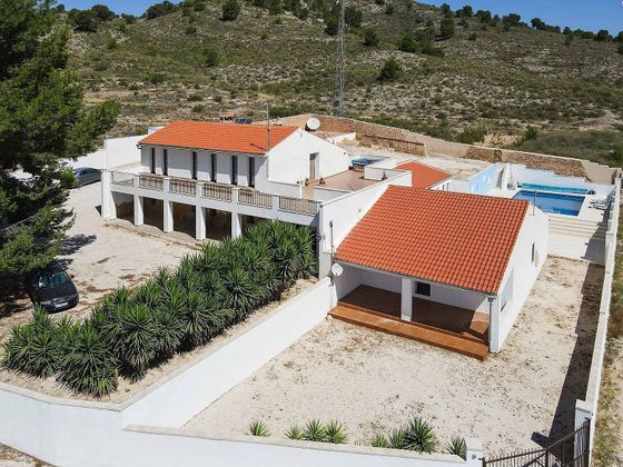 Foto 1 de Xalet en venda a Algueña de 7 habitacions amb terrassa i piscina