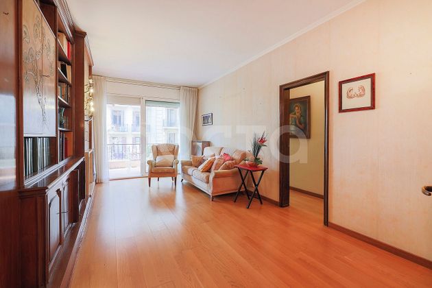 Foto 2 de Pis en venda a calle D'entença de 5 habitacions amb terrassa i balcó