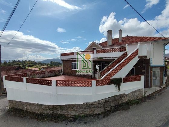 Foto 1 de Venta de casa en Ponte Caldelas de 4 habitaciones con terraza y jardín