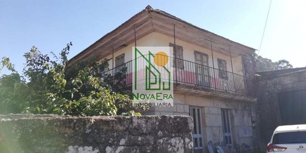 Foto 1 de Casa en venda a Fornelos de Montes de 6 habitacions amb jardí i balcó