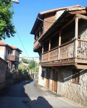 Foto 2 de Venta de casa adosada en calle Lugar de Santianes de 3 habitaciones con terraza y balcón