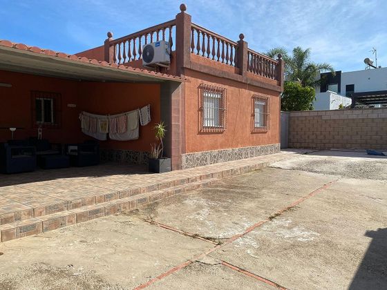 Foto 1 de Xalet en venda a Puerto Real de 3 habitacions amb terrassa i garatge