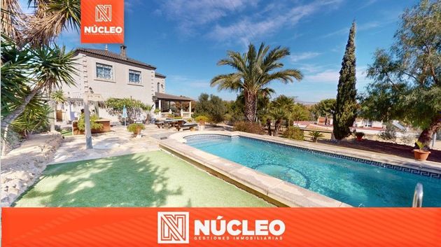 Foto 1 de Xalet en venda a calle Huerto de Reynera de 4 habitacions amb terrassa i piscina