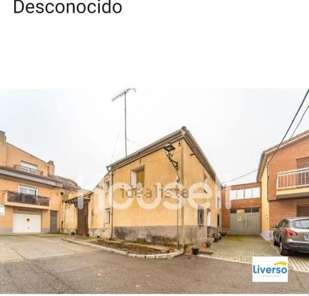 Foto 1 de Venta de casa en Fuensaldaña de 4 habitaciones con garaje