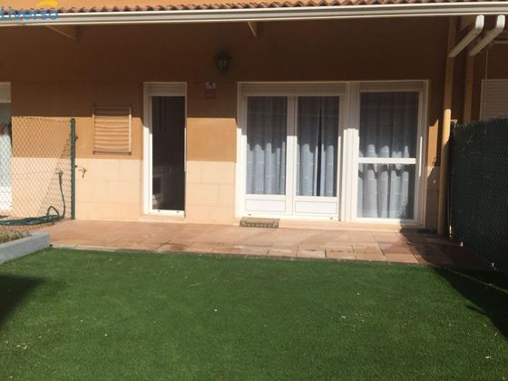 Foto 1 de Casa en venta en Pradoluengo de 4 habitaciones con piscina y garaje