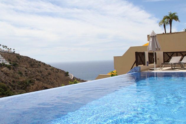 Foto 2 de Venta de piso en calle Tenerife de 2 habitaciones con terraza y piscina