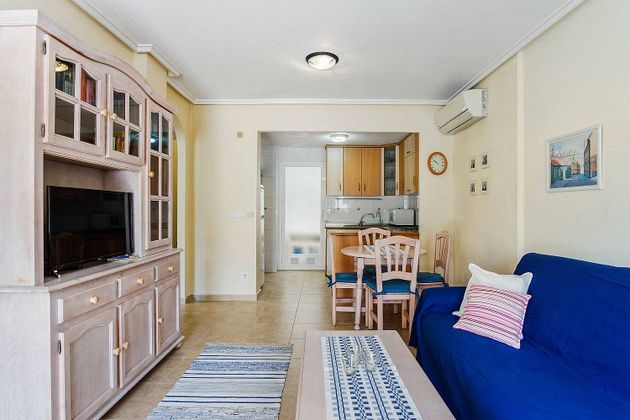 Foto 2 de Casa en venda a Nueva Torrevieja - Aguas Nuevas de 4 habitacions amb terrassa i aire acondicionat