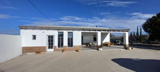 Foto 1 de Venta de casa rural en Jacarilla de 3 habitaciones con terraza