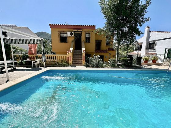 Foto 1 de Chalet en venta en Pinos Genil de 3 habitaciones con terraza y piscina