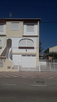 Foto 1 de Casa adossada en venda a Xeraco de 4 habitacions amb terrassa i jardí