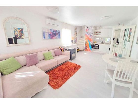 Foto 2 de Casa en venda a urbanización Princesa Kristina de 2 habitacions amb terrassa i piscina