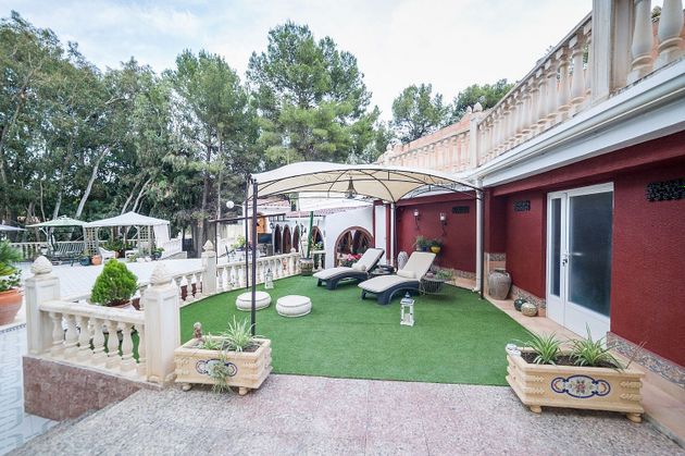 Foto 2 de Xalet en venda a calle Cenia de 10 habitacions amb terrassa i piscina