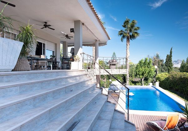 Foto 1 de Chalet en venta en Vistahermosa de 7 habitaciones con terraza y piscina