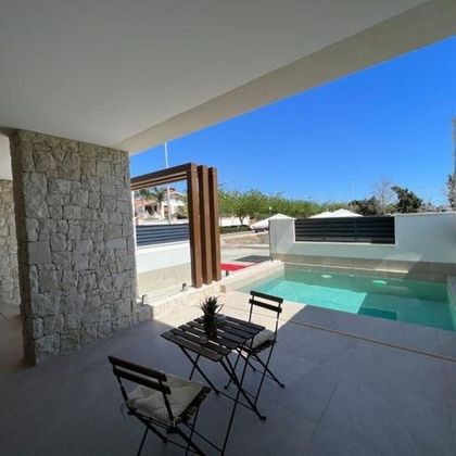 Foto 1 de Casa adosada en venta en Dolores de 3 habitaciones con terraza y piscina