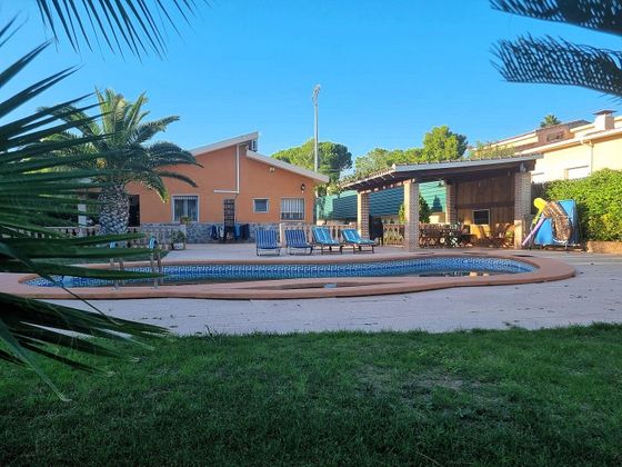 Foto 2 de Venta de chalet en Novelda de 3 habitaciones con terraza y piscina
