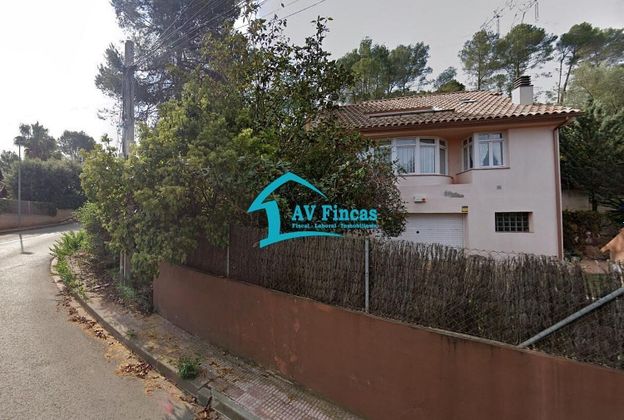 Foto 1 de Venta de chalet en Corbera de Llobregat de 4 habitaciones con piscina y jardín