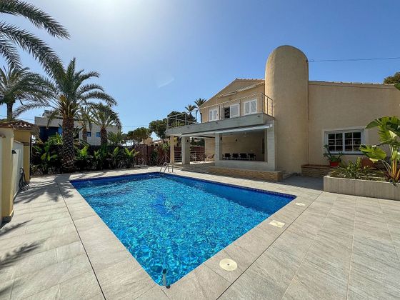 Foto 2 de Alquiler de chalet en Cabo Roig - La Zenia de 4 habitaciones con terraza y piscina