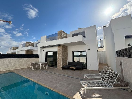 Foto 1 de Casa en lloguer a Benijófar de 3 habitacions amb terrassa i piscina