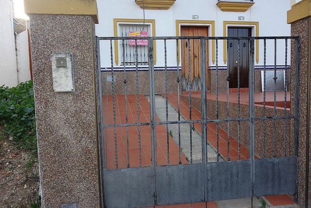 Foto 2 de Venta de piso en Fuentes de Andalucía de 3 habitaciones con jardín