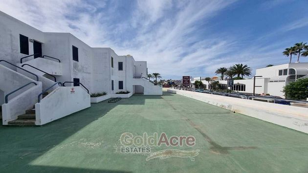 Foto 2 de Venta de piso en Corralejo de 2 habitaciones con terraza y piscina