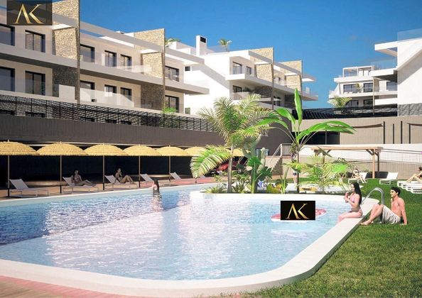 Foto 1 de Piso en venta en Cala de Finestrat de 2 habitaciones con terraza y piscina